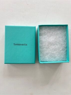 Tiffany & Co. Small Jewelry Box Signature blue-Green gift wrap for ring bracelet